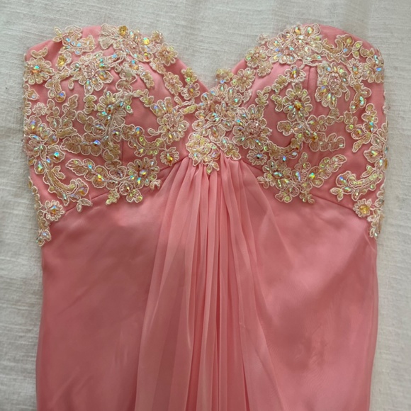 La Femme Prom Dress - Picture 3 of 11